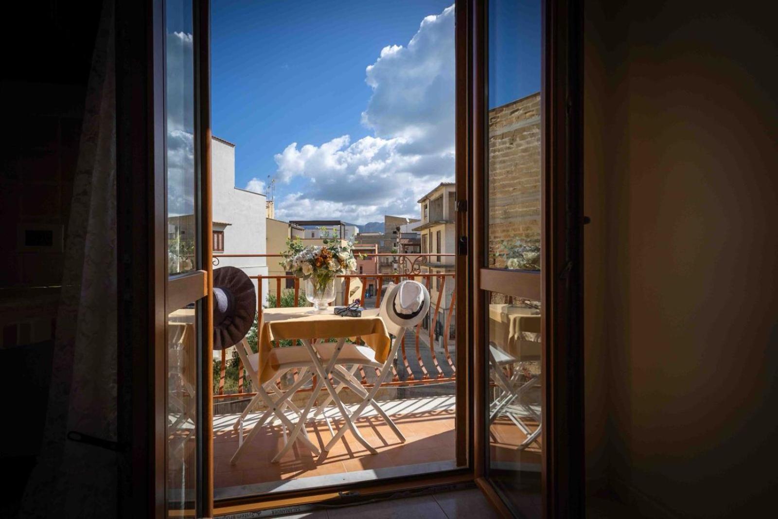Sunshine Apartments Trappeto  Bagian luar foto