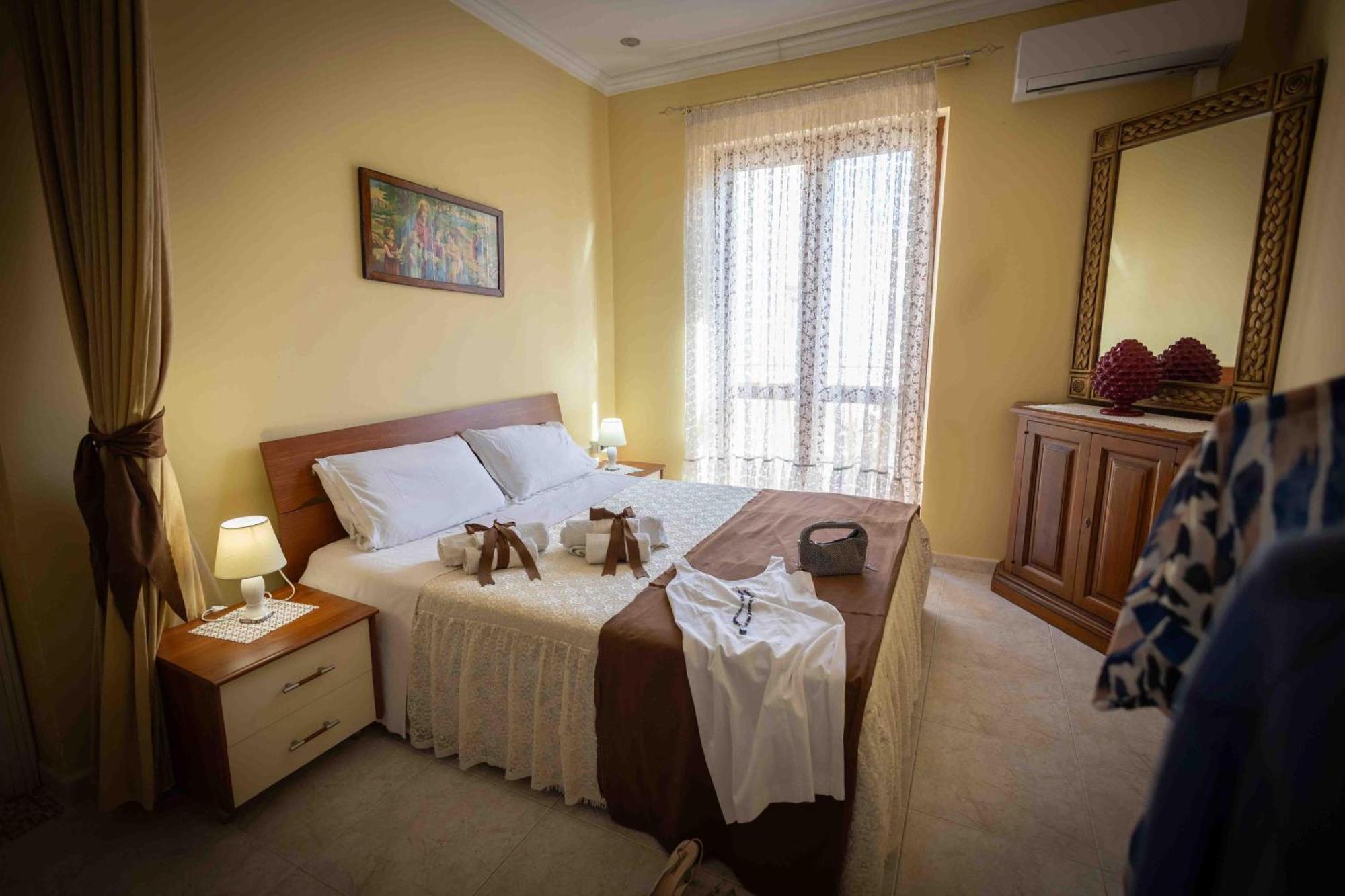 Sunshine Apartments Trappeto  Bagian luar foto