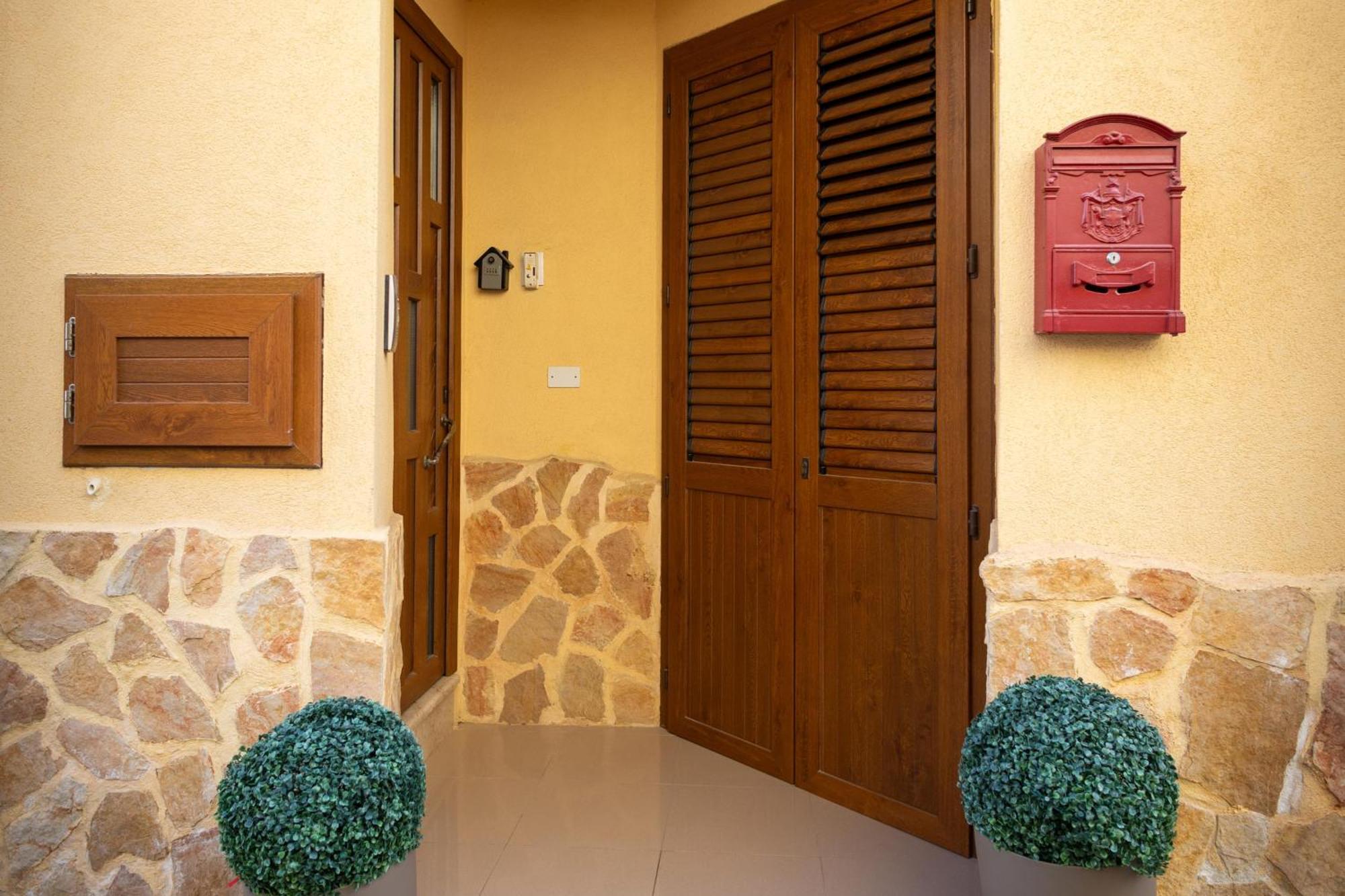 Sunshine Apartments Trappeto  Bagian luar foto