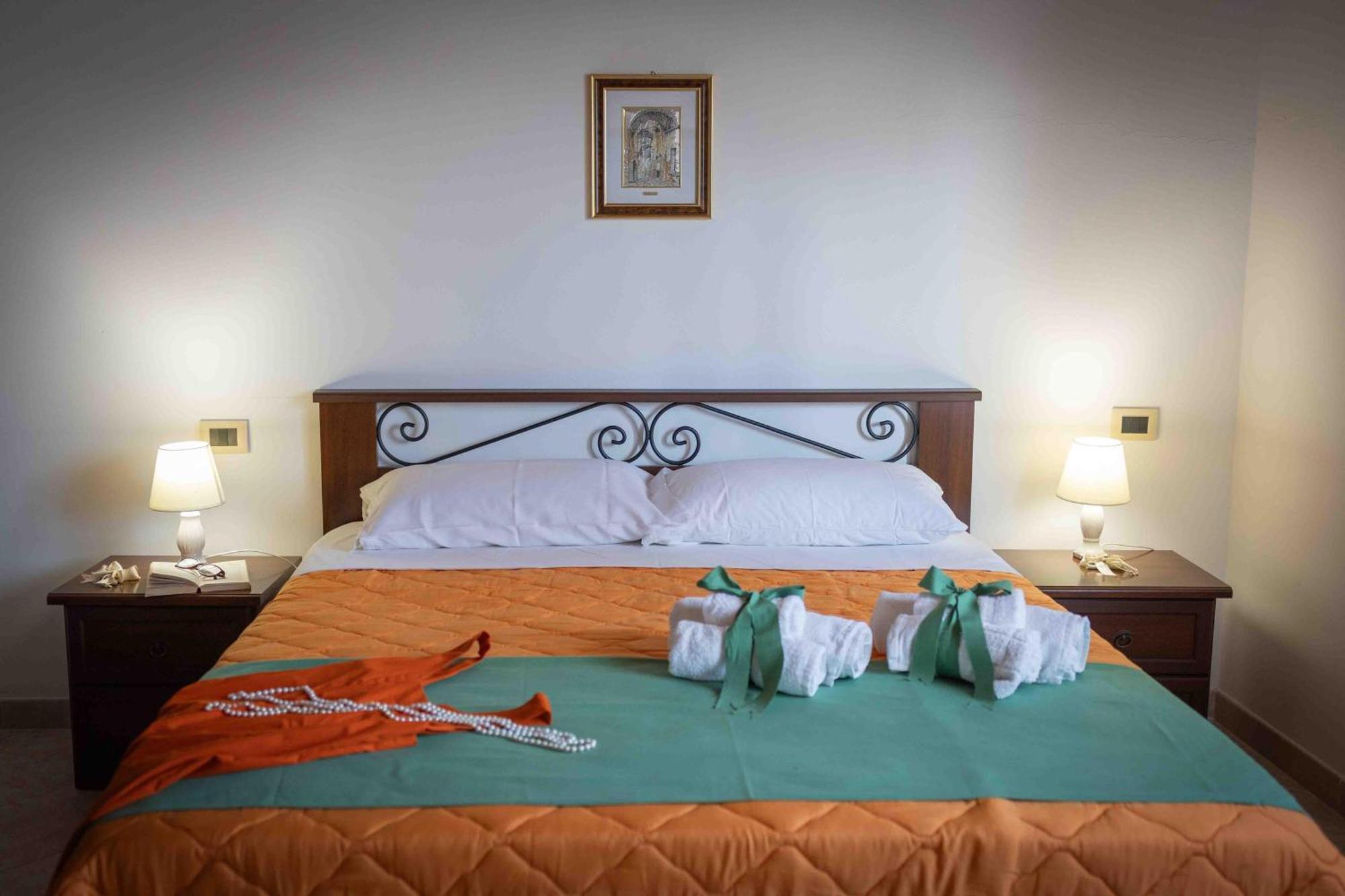 Sunshine Apartments Trappeto  Bagian luar foto